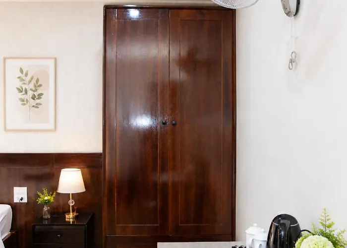 Khach San Cat House Hotel