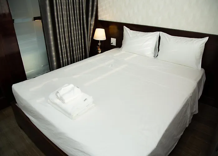 Khach San Cat House Hotel