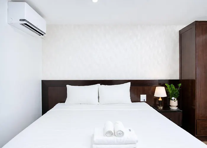 Khach San Cat House Hotel